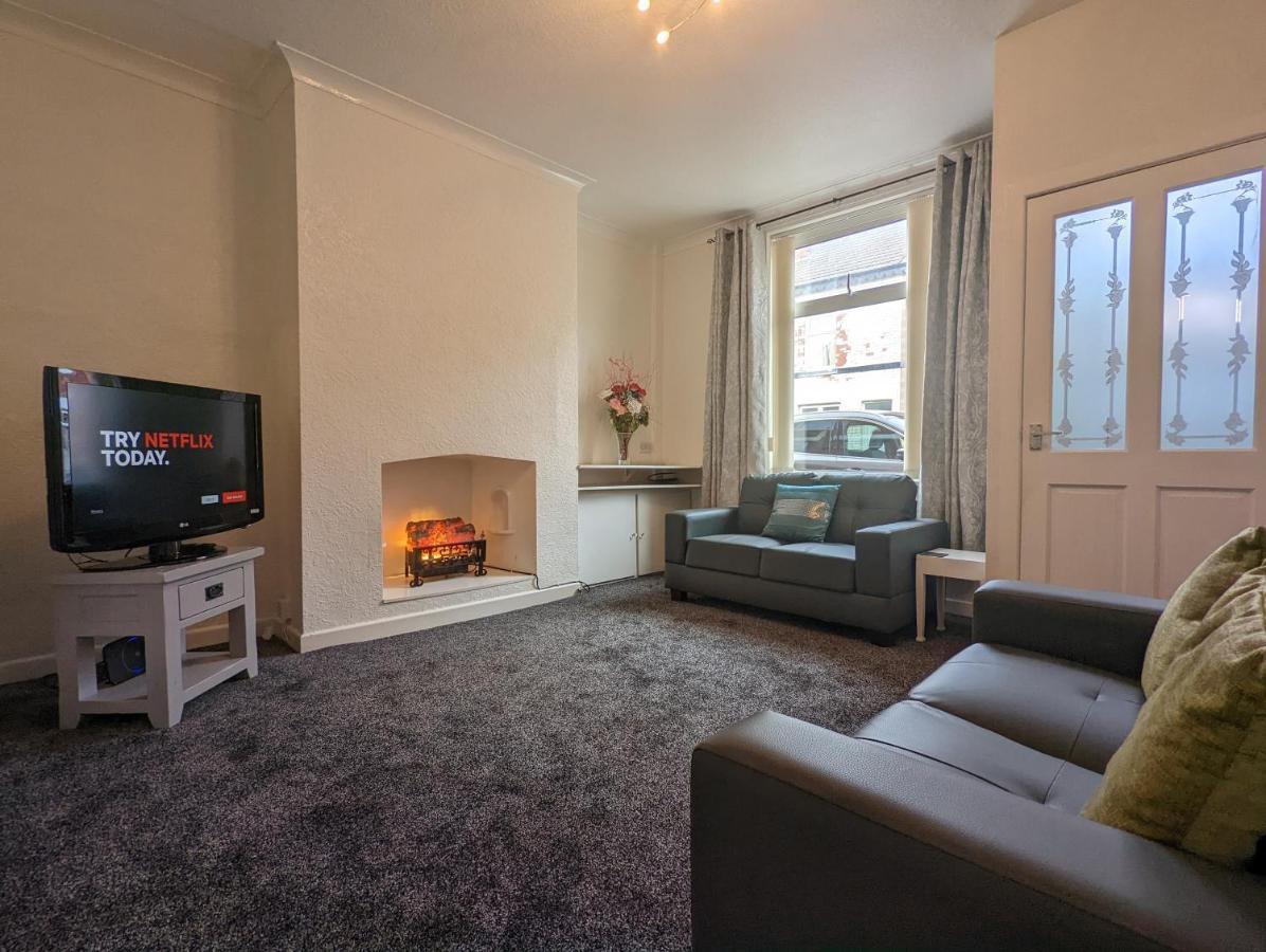Moon Holiday Townhouse Free Parkingprivate Garden Blackpool Esterno foto